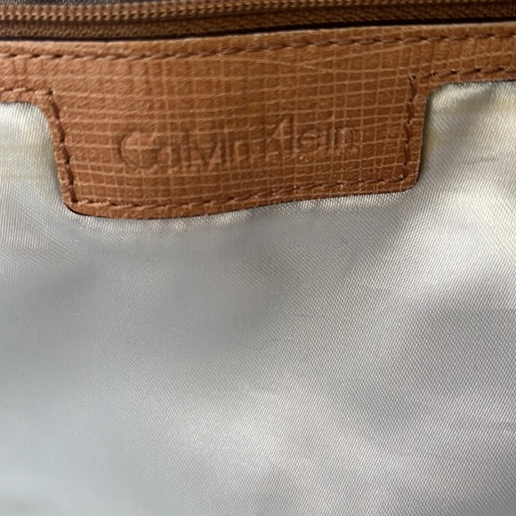 Calvin Klein   Shoulder Bag Tan  EUC 17w x 13h  Fine Stitching  hobo bag large - Picture 9 of 16